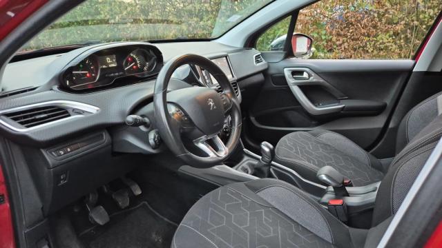 Peugeot 2008 image 2