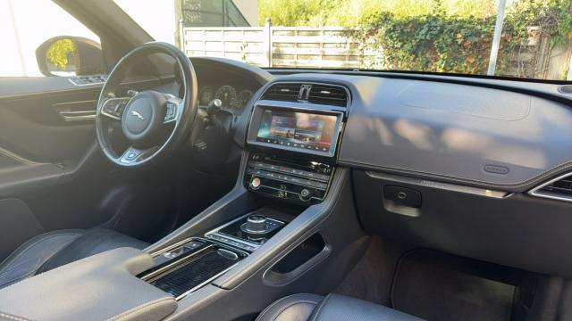 Jaguar F-Pace image 4