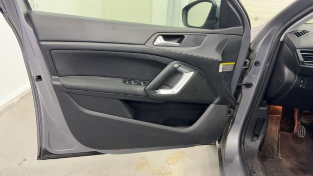 Peugeot 308 image 8