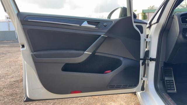 Volkswagen Golf image 3