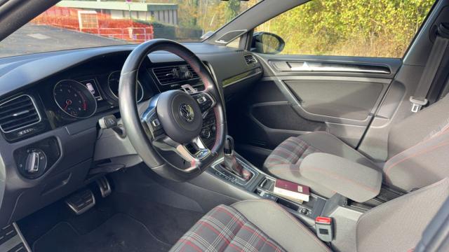 Volkswagen Golf image 6