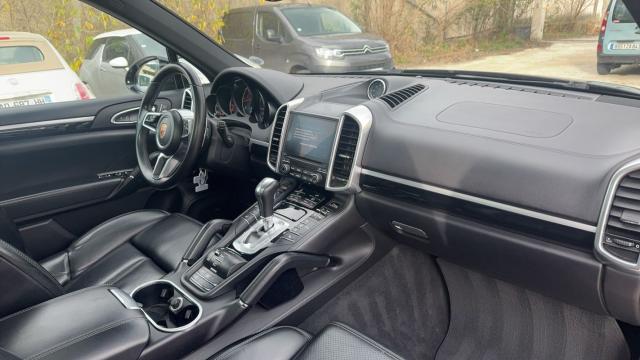Porsche Cayenne image 2