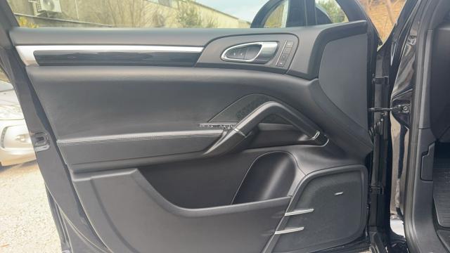 Porsche Cayenne image 9
