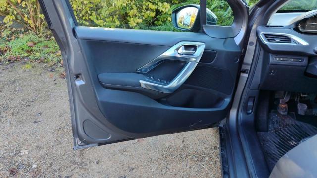 Peugeot 2008 image 2