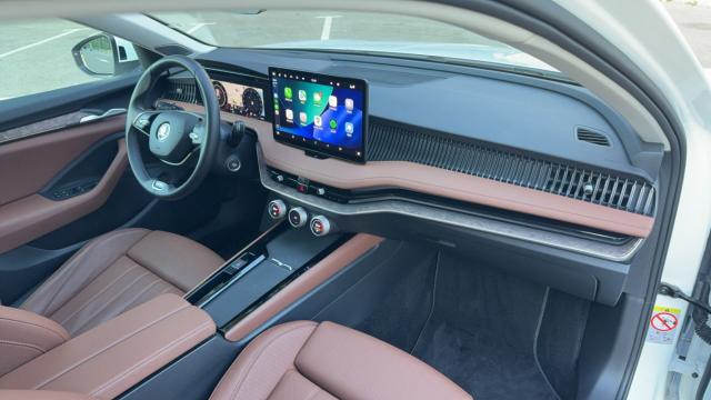 Skoda Superb image 2