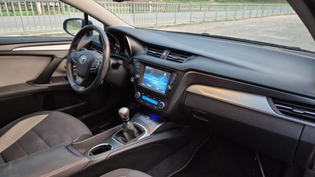 Toyota Avensis image 2