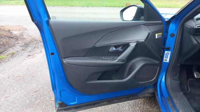 Peugeot 2008 image 2