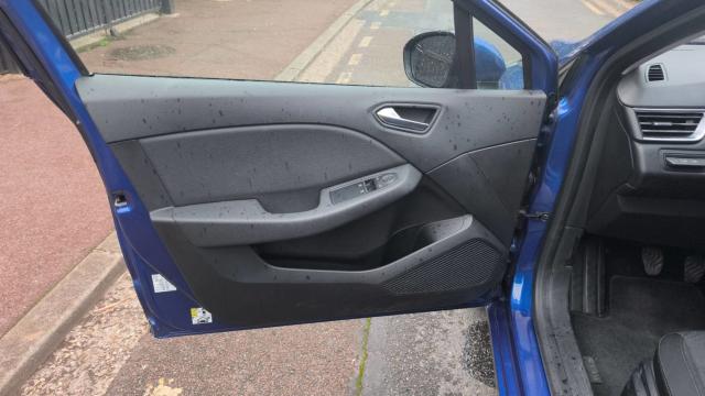 Renault Clio image 9