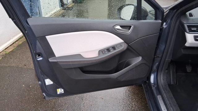 Renault Clio image 9