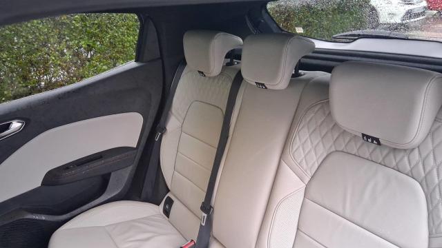 Renault Clio image 2