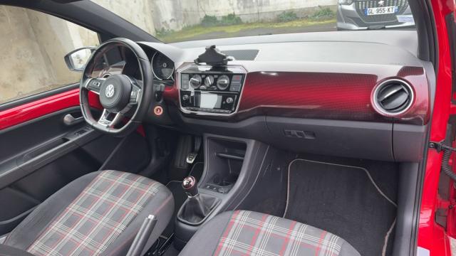 Volkswagen Up! image 1