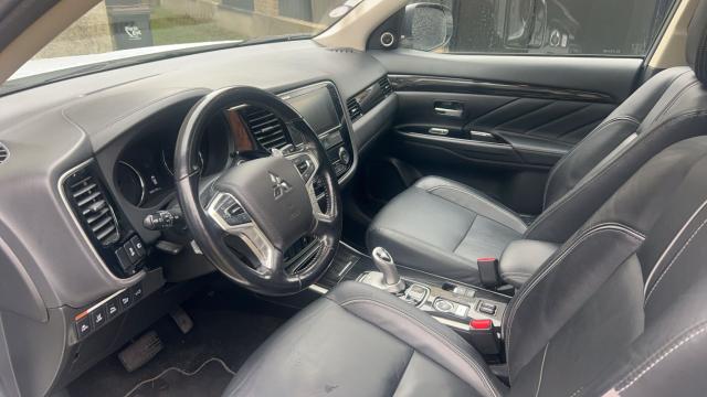 Mitsubishi Outlander image 2