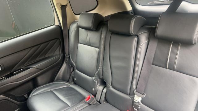 Mitsubishi Outlander image 8