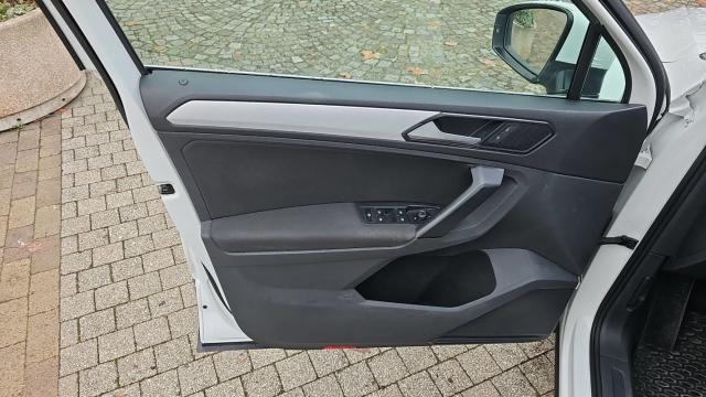 Volkswagen Tiguan image 8