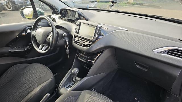 Peugeot 208 image 8