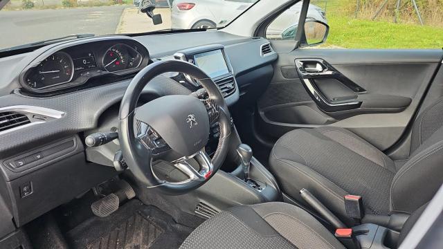 Peugeot 208 image 9