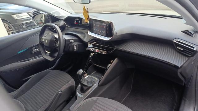 Peugeot 208 image 3