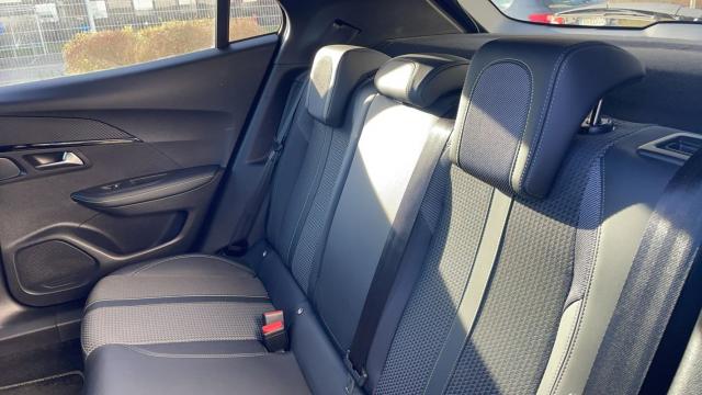 Peugeot 2008 image 2