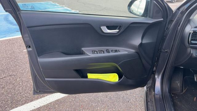 Kia Rio image 4
