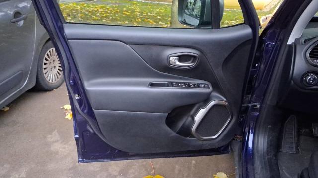 Jeep Renegade image 7