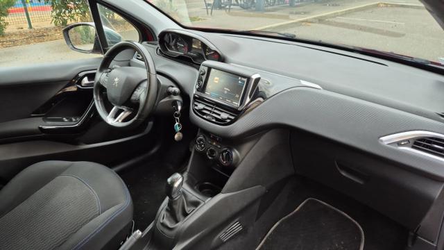 Peugeot 208 image 7