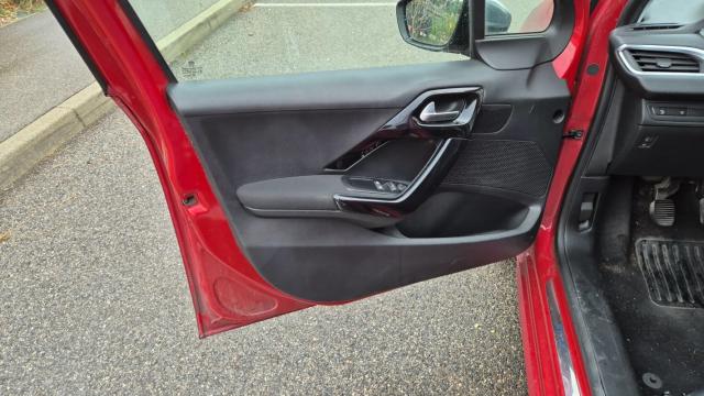 Peugeot 208 image 5