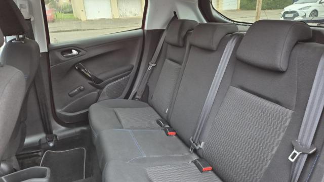 Peugeot 208 image 9