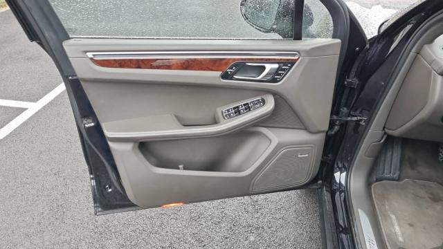 Porsche Macan image 1