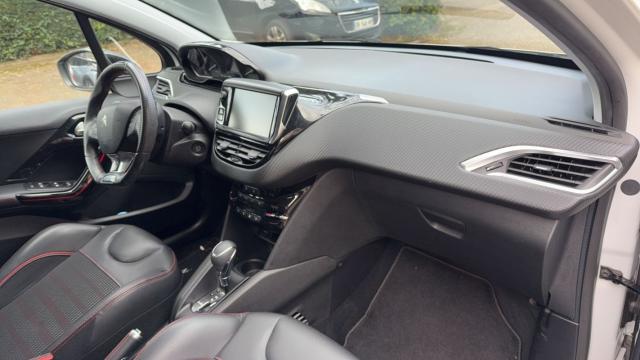 Peugeot 208 image 8