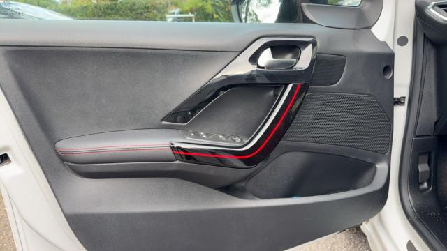 Peugeot 208 image 6