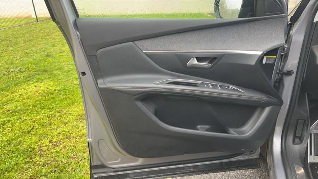 Peugeot 3008 image 2