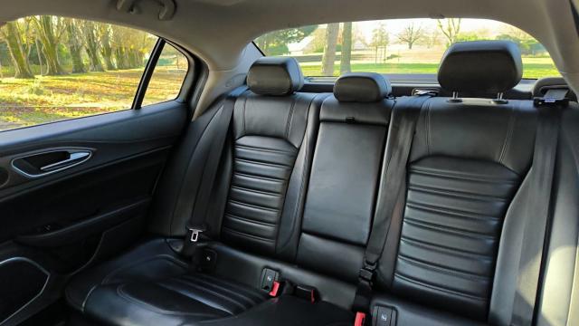 Alfa Romeo Giulia image 7