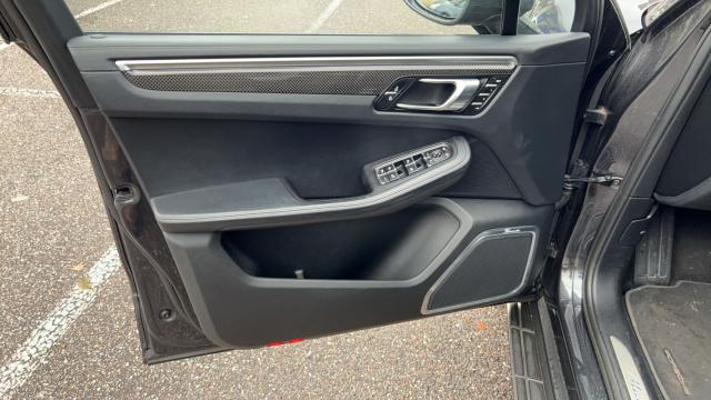 Porsche Macan image 1