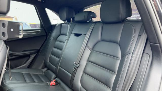 Porsche Macan image 2