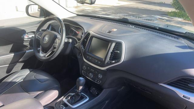 Jeep Cherokee image 7