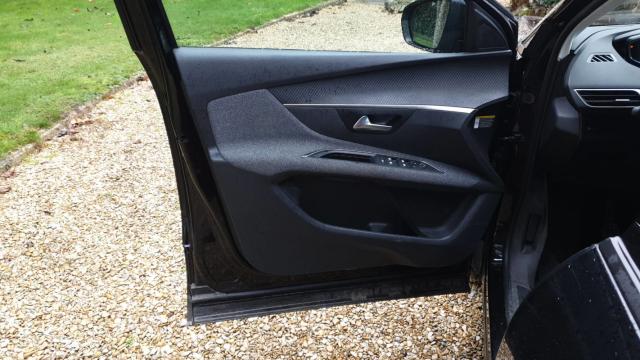 Peugeot 3008 image 3