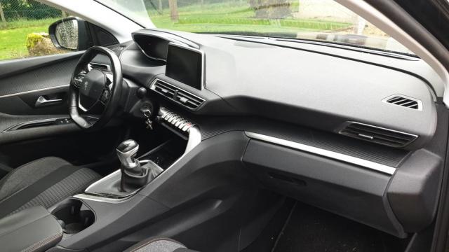 Peugeot 3008 image 2