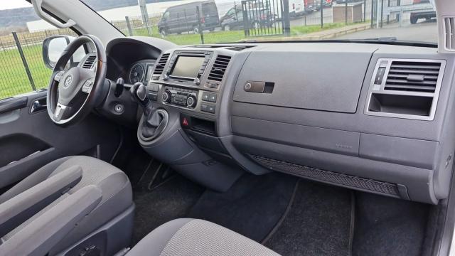 Volkswagen Caravelle image 2