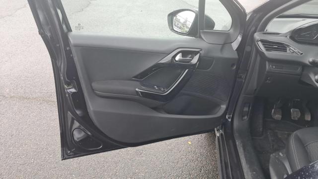 Peugeot 208 image 1