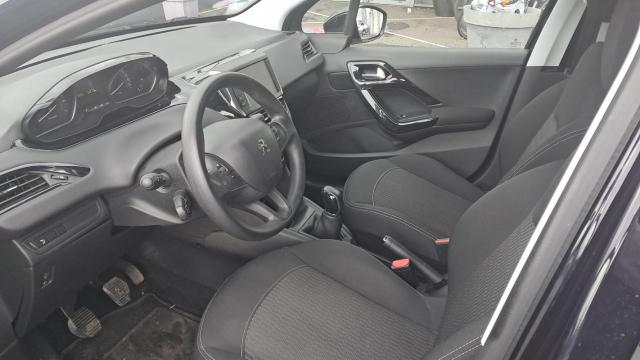 Peugeot 208 image 8