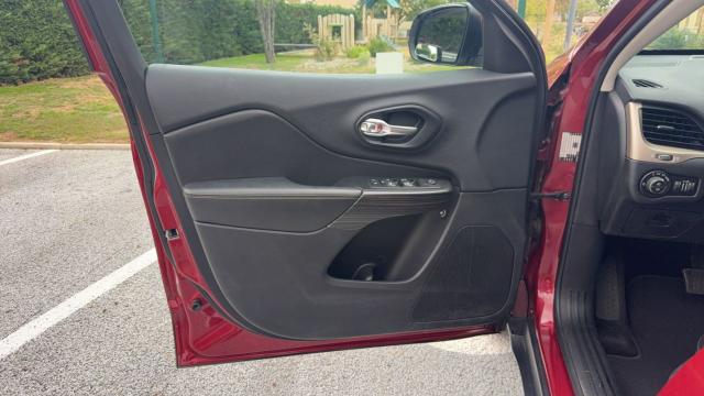 Jeep Cherokee image 9