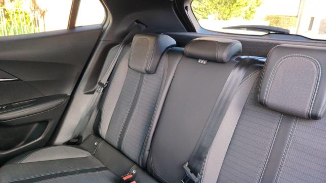 Peugeot 2008 image 2