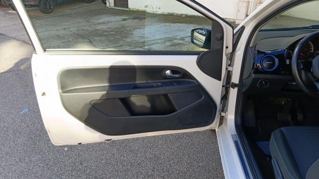 Volkswagen Up! image 2