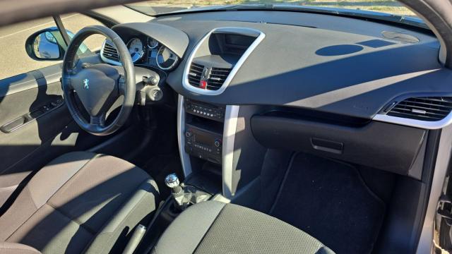 Peugeot 207 image 9