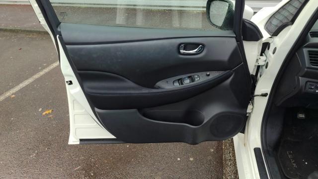 Nissan Leaf image 2