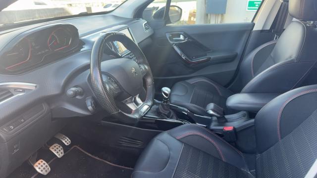 Peugeot 2008 image 2