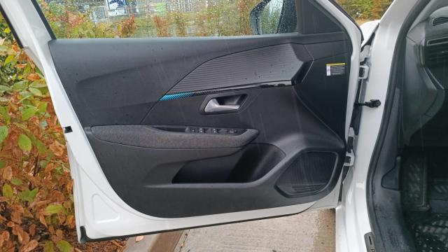 Peugeot E-208 image 3