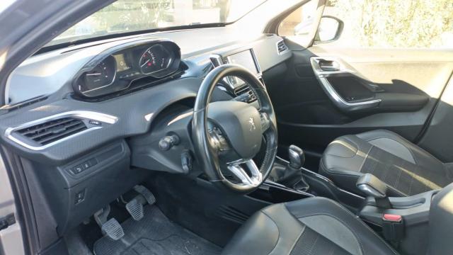 Peugeot 2008 image 2