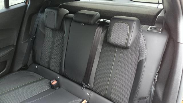 Peugeot 2008 image 8