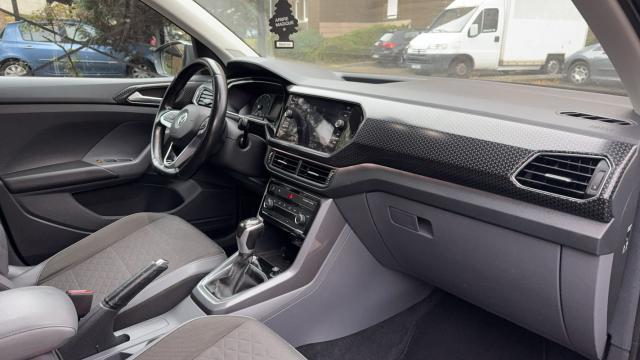 Volkswagen T-Cross image 2
